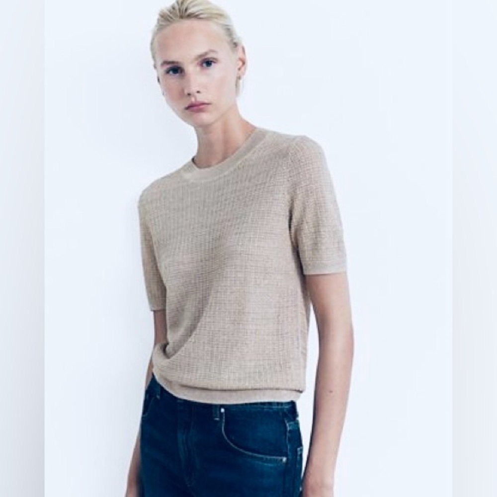 Banana Republic Light Tan Crew Neck Sweater